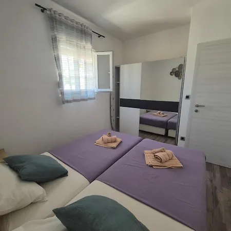 Gogo, Free Parking, Self Check-in *